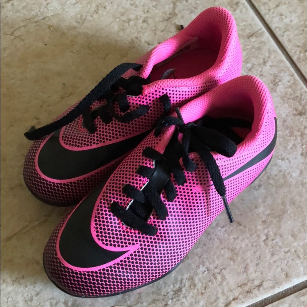 Soccer cleats